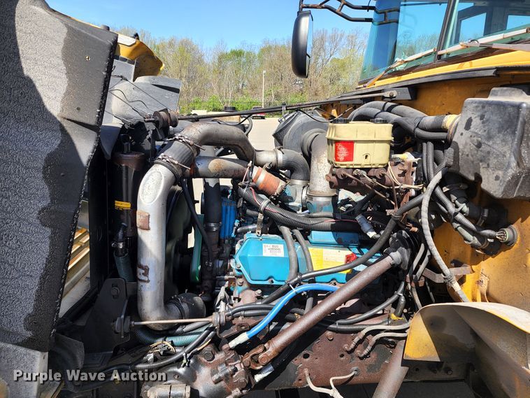 image for item KT9853 2003 International 3800  school bus