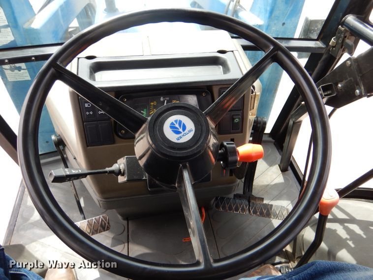 image for item LJ9981 Ford 3930  tractor