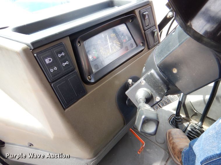 image for item LJ9981 Ford 3930  tractor