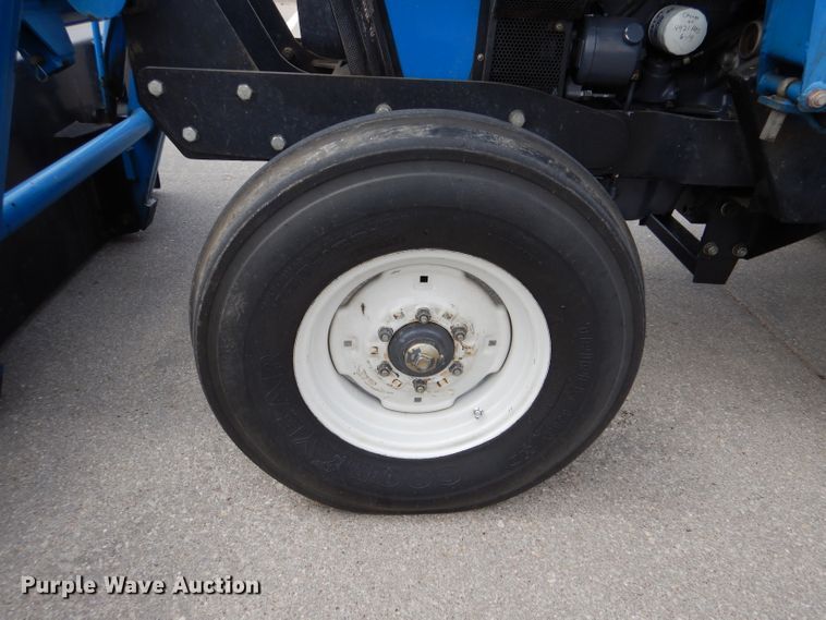 image for item LJ9981 Ford 3930  tractor