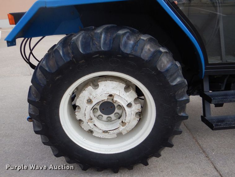 image for item LJ9981 Ford 3930  tractor