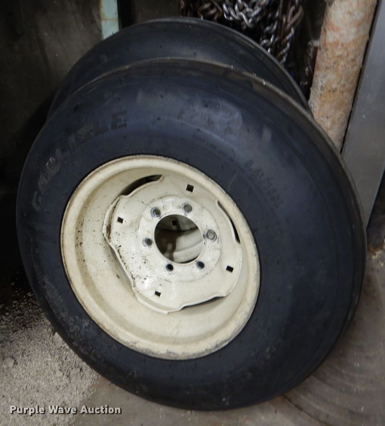 image for item LJ9981 Ford 3930  tractor