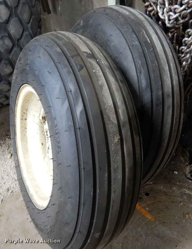 image for item LJ9981 Ford 3930  tractor