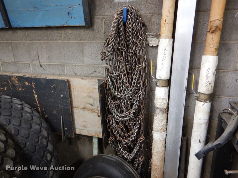 image for item LJ9981 Ford 3930  tractor