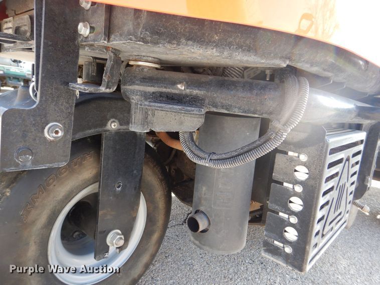 image for item MF9059 2015 Jacobsen Eclipse 322  reel mower