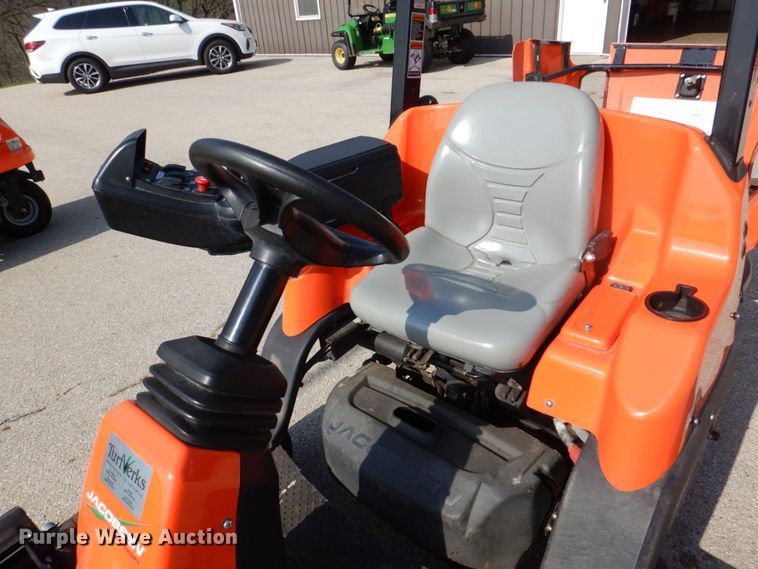image for item MF9059 2015 Jacobsen Eclipse 322  reel mower