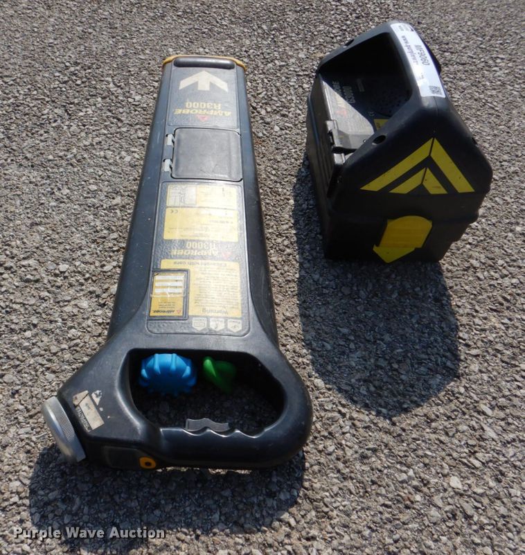 image for item MF9060 Amprobe  underground utility locator
