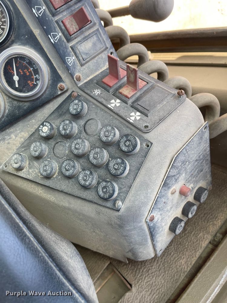 image for item MJ9617 1987 Champion 710A  motor grader