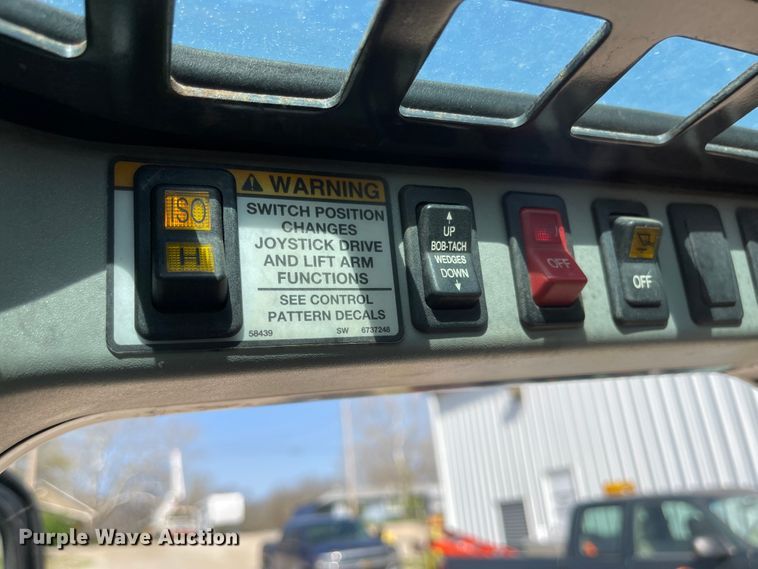 image for item MJ9618 2008 Bobcat S250  skid steer loader