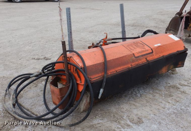 image for item MU9546 M-B  7' W broom