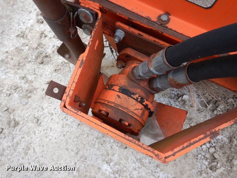 image for item MU9546 M-B  7' W broom