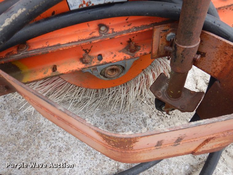 image for item MU9546 M-B  7' W broom