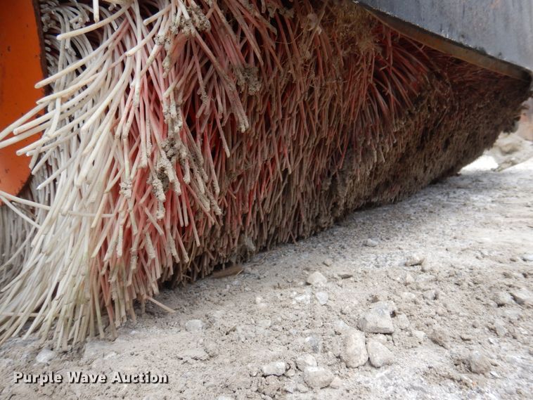 image for item MU9546 M-B  7' W broom