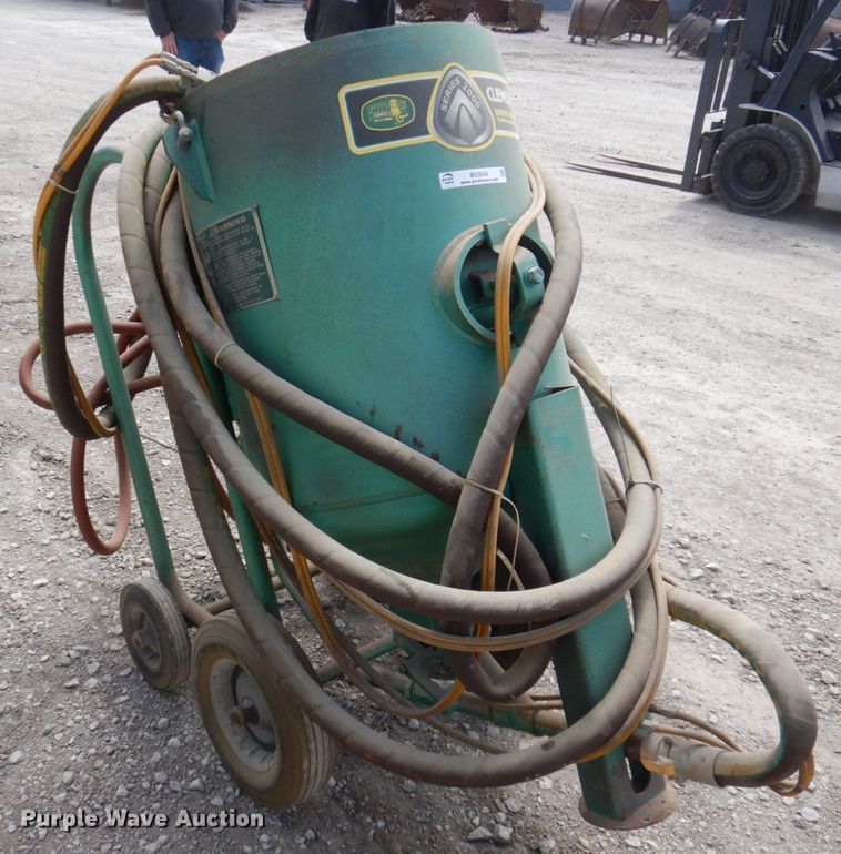 image for item MU9549 1999 Clemco 2024  sand blaster