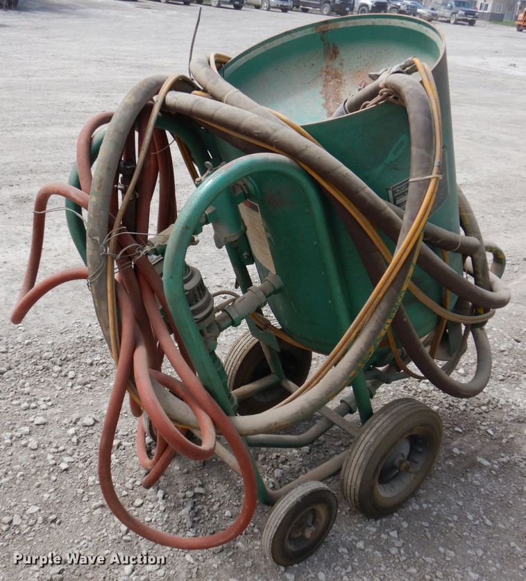 image for item MU9549 1999 Clemco 2024  sand blaster