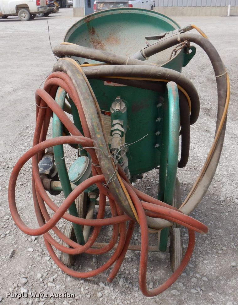 image for item MU9549 1999 Clemco 2024  sand blaster