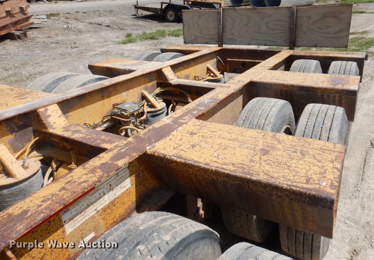 image for item MU9551 1999 Trail King TK80HDG  lowboy equipment trailer