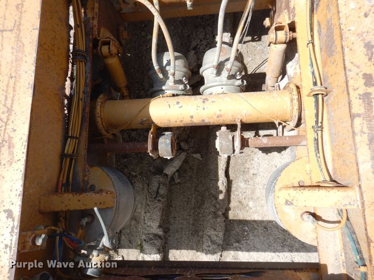 image for item MU9551 1999 Trail King TK80HDG  lowboy equipment trailer