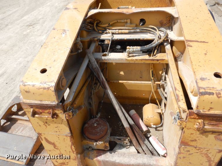 image for item MU9551 1999 Trail King TK80HDG  lowboy equipment trailer