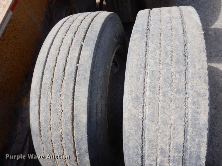 image for item MU9551 1999 Trail King TK80HDG  lowboy equipment trailer