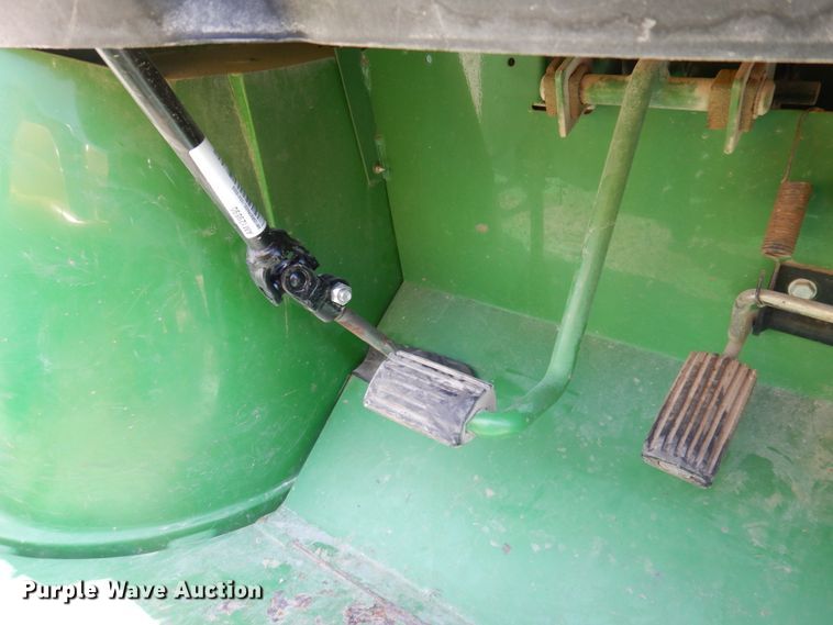 image for item MU9552 1997 John Deere Gator 6X4  utility vehicle