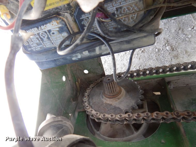 image for item MU9552 1997 John Deere Gator 6X4  utility vehicle