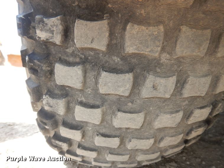 image for item MU9552 1997 John Deere Gator 6X4  utility vehicle