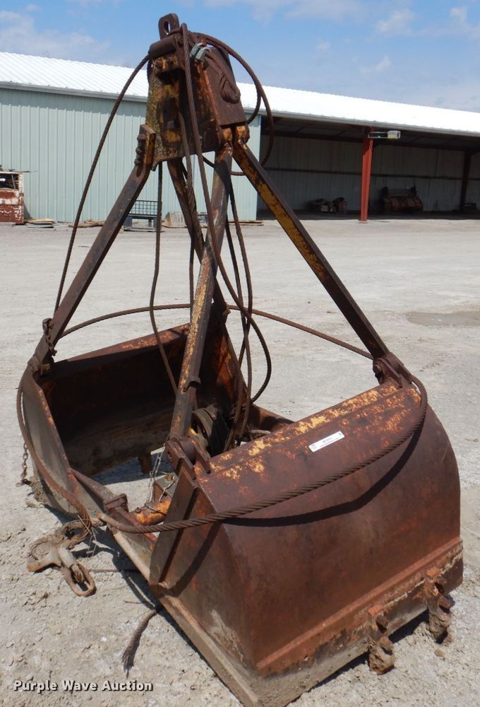 image for item MU9555 36" W clamshell bucket