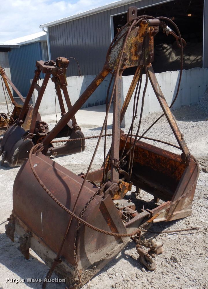 image for item MU9555 36" W clamshell bucket