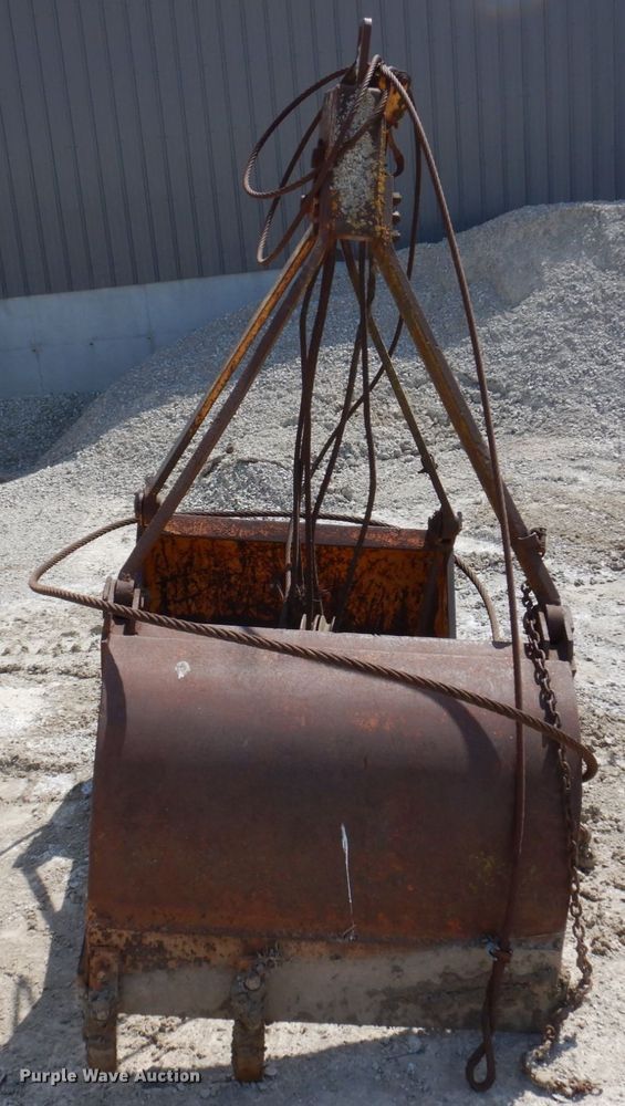 image for item MU9555 36" W clamshell bucket