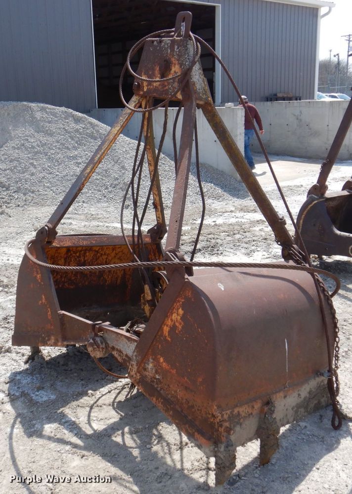 image for item MU9555 36" W clamshell bucket