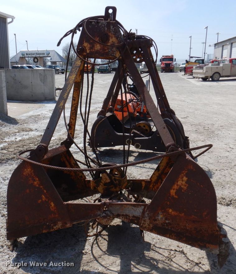 image for item MU9555 36" W clamshell bucket