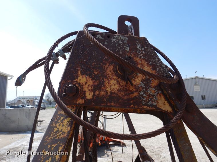 image for item MU9555 36" W clamshell bucket