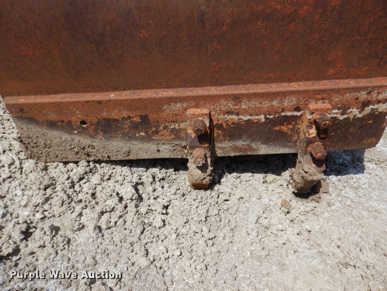 image for item MU9555 36" W clamshell bucket