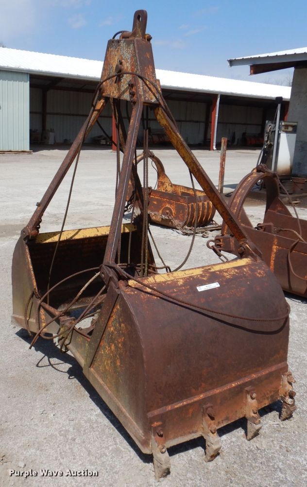 image for item MU9557 40" W clamshell bucket