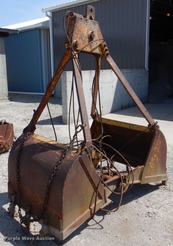 image for item MU9557 40" W clamshell bucket