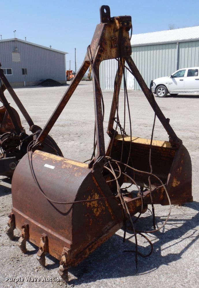 image for item MU9557 40" W clamshell bucket