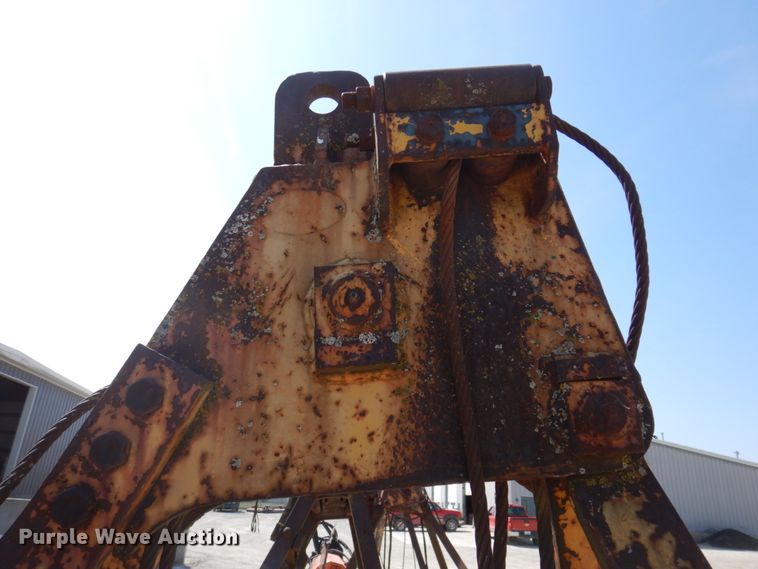 image for item MU9557 40" W clamshell bucket