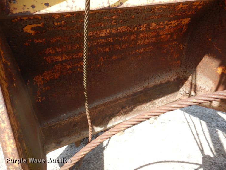 image for item MU9557 40" W clamshell bucket