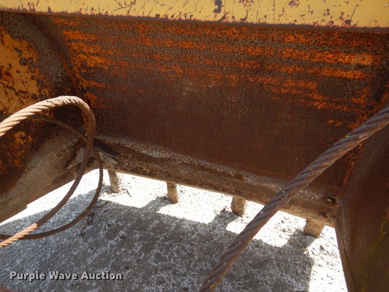 image for item MU9557 40" W clamshell bucket