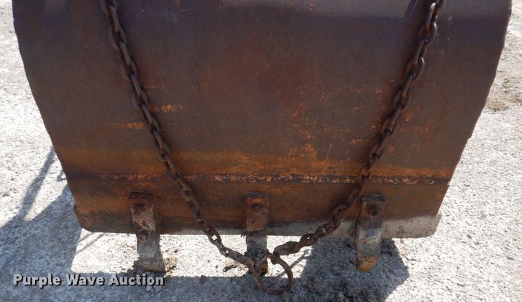 image for item MU9557 40" W clamshell bucket