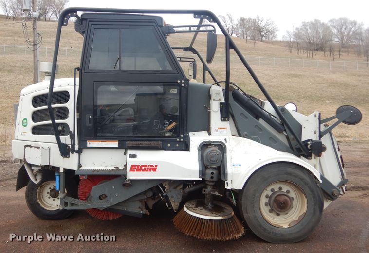 image for item MY9028 2010 Elgin Pelican Series NS  sweeper