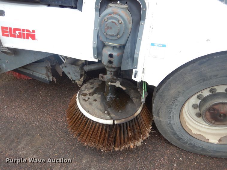 image for item MY9028 2010 Elgin Pelican Series NS  sweeper