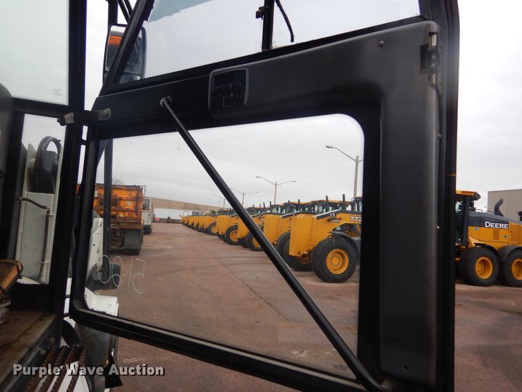 image for item MY9028 2010 Elgin Pelican Series NS  sweeper