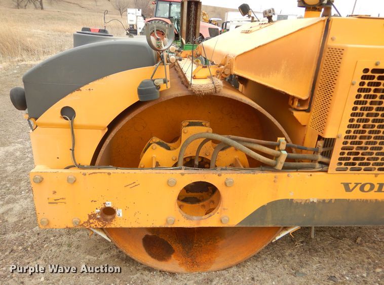image for item MY9029 Volvo DD90HF  double drum vibratory roller