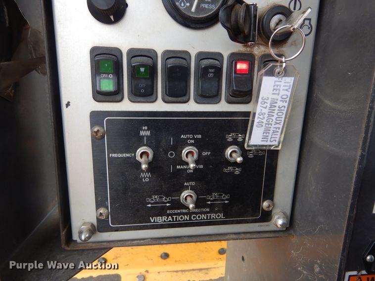 image for item MY9029 Volvo DD90HF  double drum vibratory roller