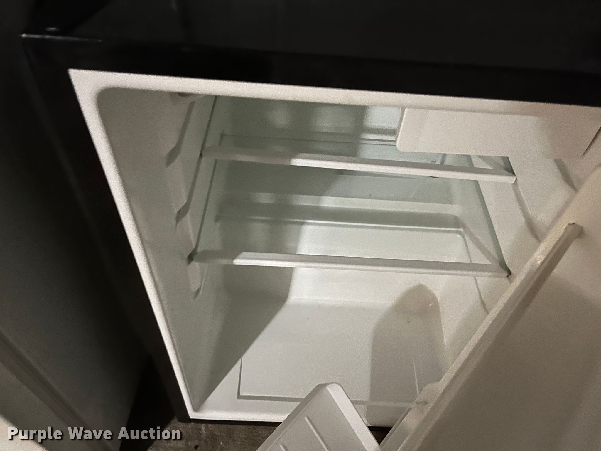 (5) mini refrigerators in Wichita, KS Item GV9289 sold Purple Wave