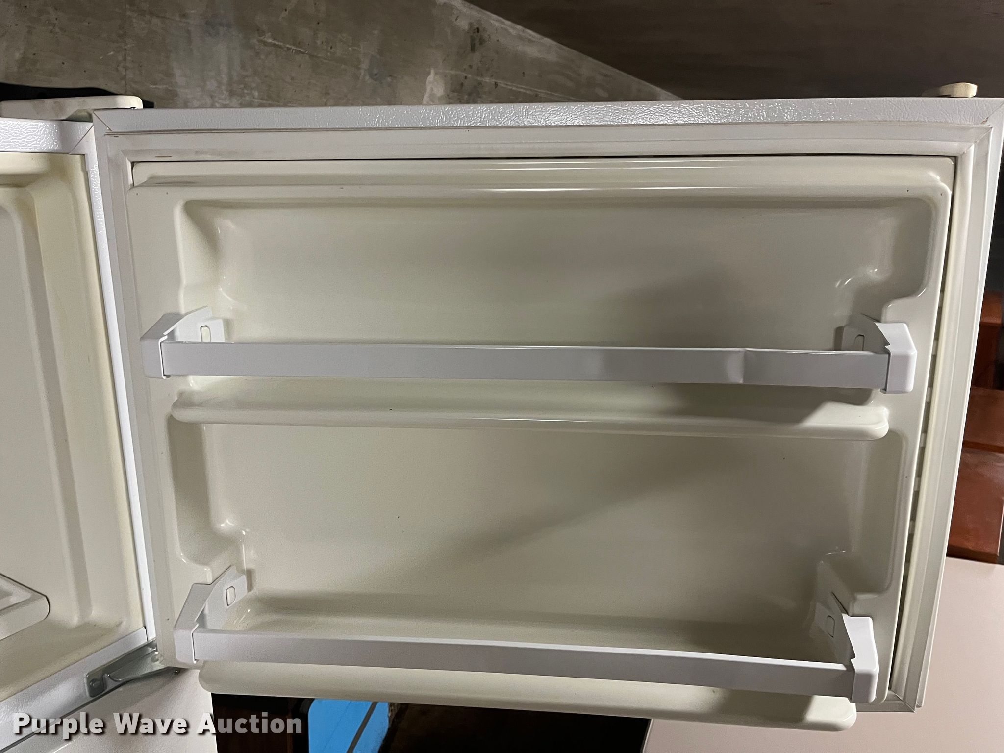 Appliances in Wichita, KS Item HR9913 for sale Purple Wave