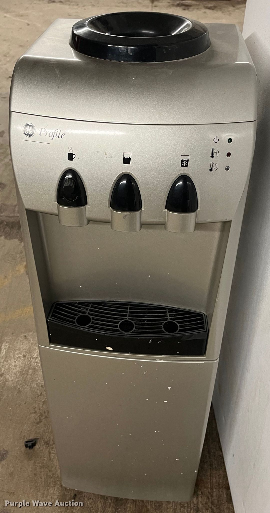 Appliances in Wichita, KS Item HR9913 for sale Purple Wave