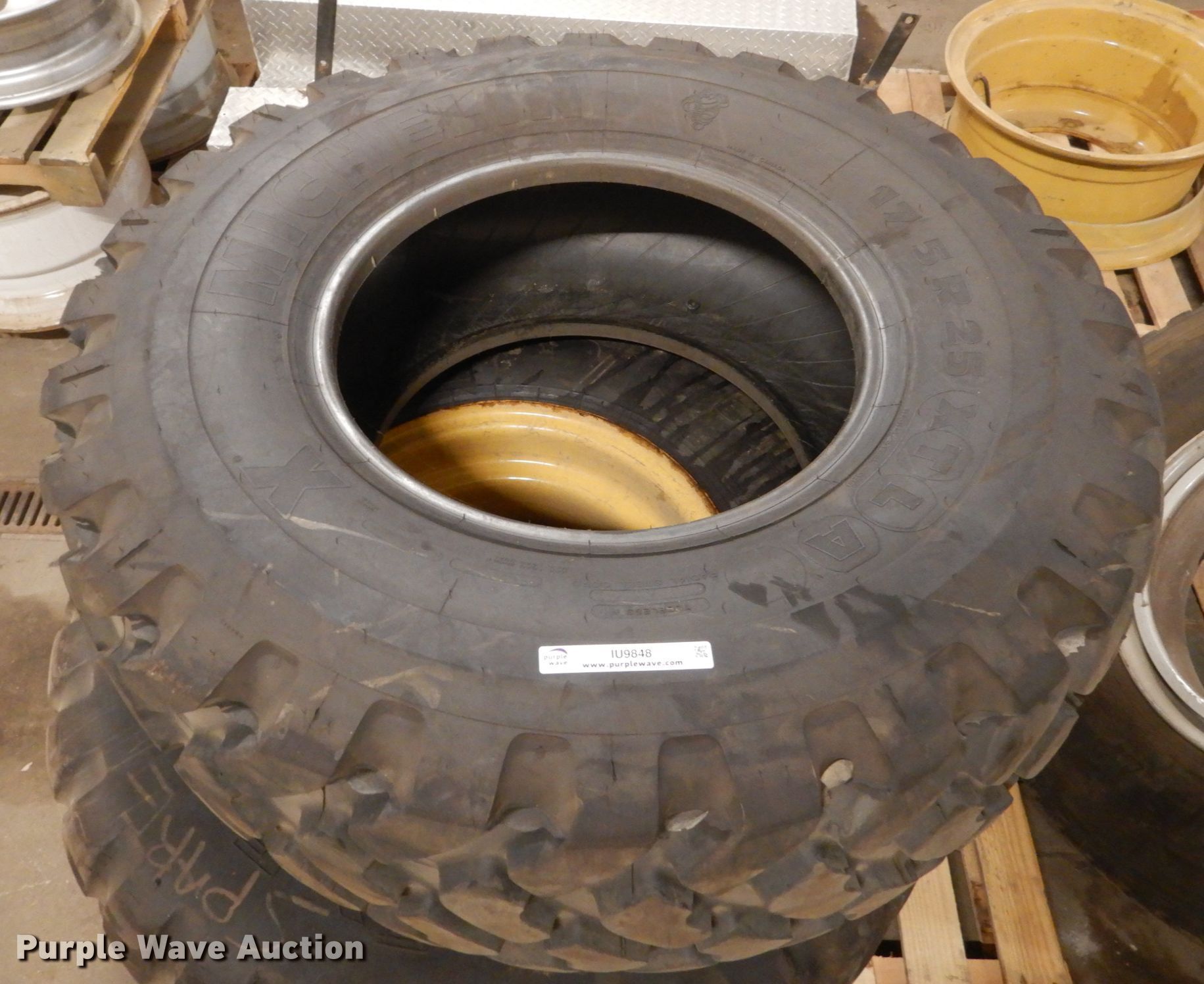 (2) 17.5R25 tires in Sioux Falls, SD Item IU9848 sold Purple Wave